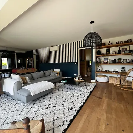 Magnifique Maison, Spacieuse, A 3mn Du Willa